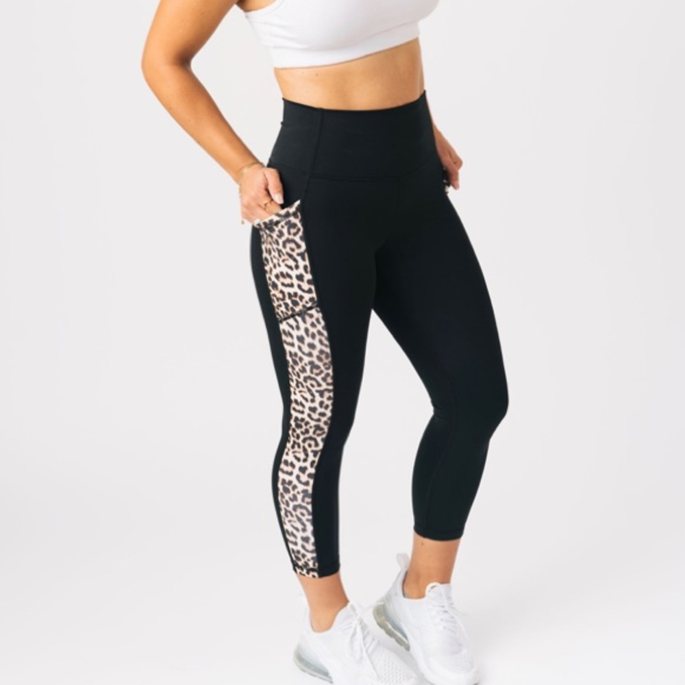 ZYIA Leopard Pocket Brilliant Hi-Rise Capri 20" Cheetah Crop Leggings XXS 0